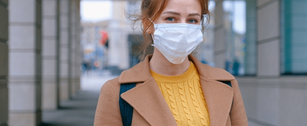 traveler woman wearing a mask